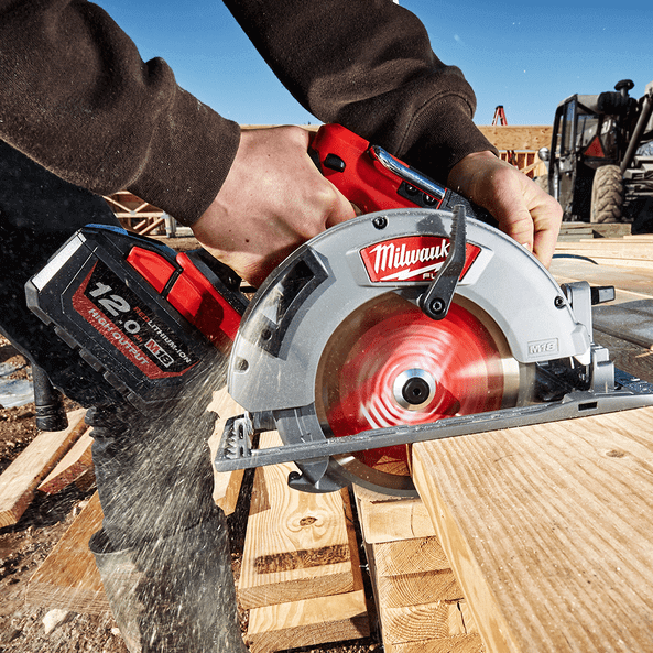 Best Milwaukee 18V Circular Saw for Pros - M18FCS66-0